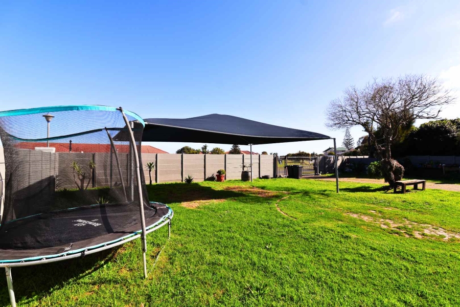 6 Bedroom Property for Sale in Sandbaai Western Cape